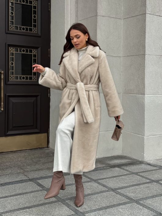 Шубка "волк" в макси длине, бежевый
