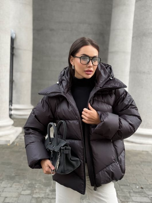 Пуховик укороченный с капюшоном, черный