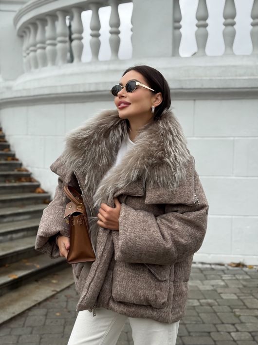 Пуховик с мехом лисы из мохера, кофейный