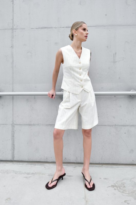 Жилет в полоску, кремовый