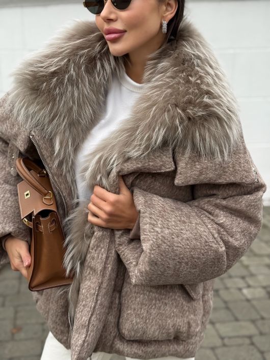 Пуховик с мехом лисы из мохера, кофейный