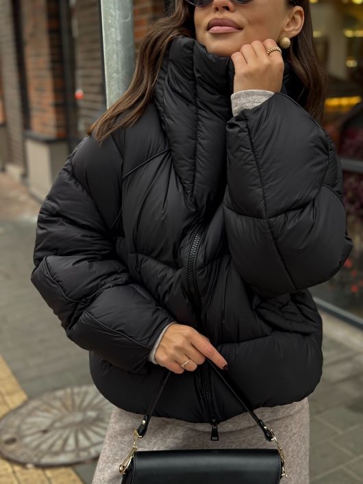 Пуховик укороченный с воротником-стойкой, черный