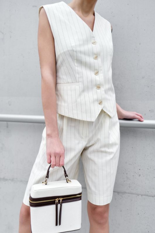 Жилет в полоску, кремовый