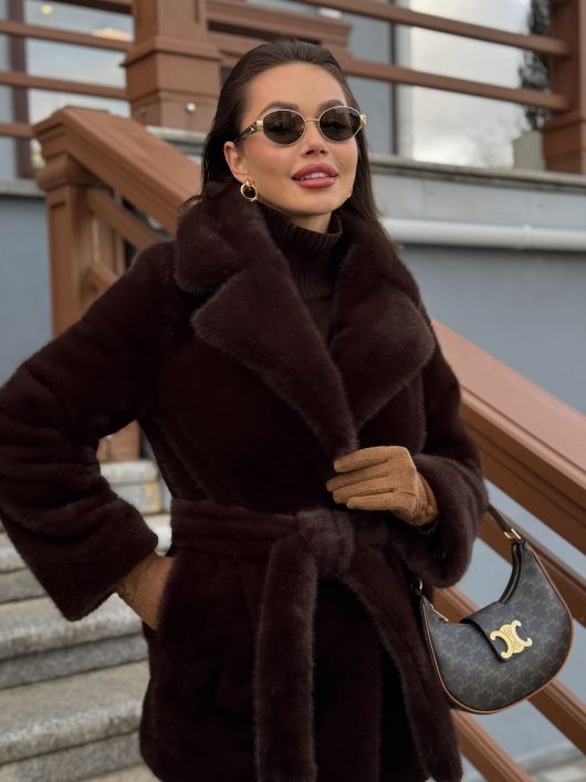 Шубка "волк" в средней длине, шоколадный