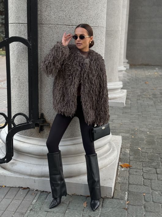 Бомбер укороченный с перьями, шоколадный