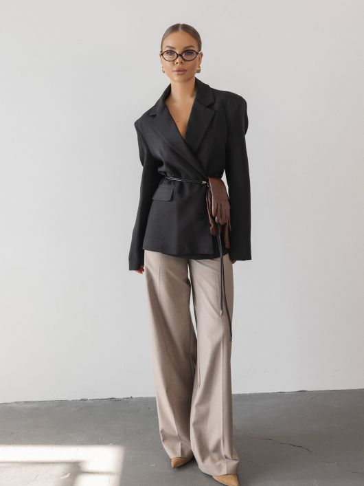 Жакет с акцентными плечами, черный