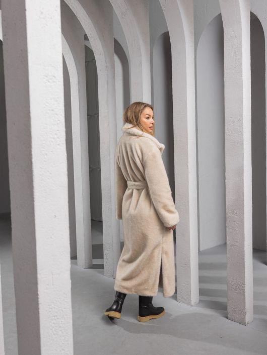 Шубка "волк" со шлицами, бежевый