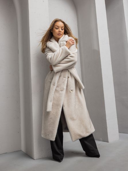 Шубка "волк" со шлицами, белый