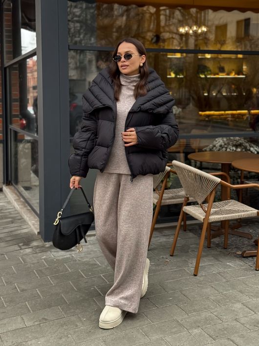 Пуховик укороченный с воротником-стойкой, черный