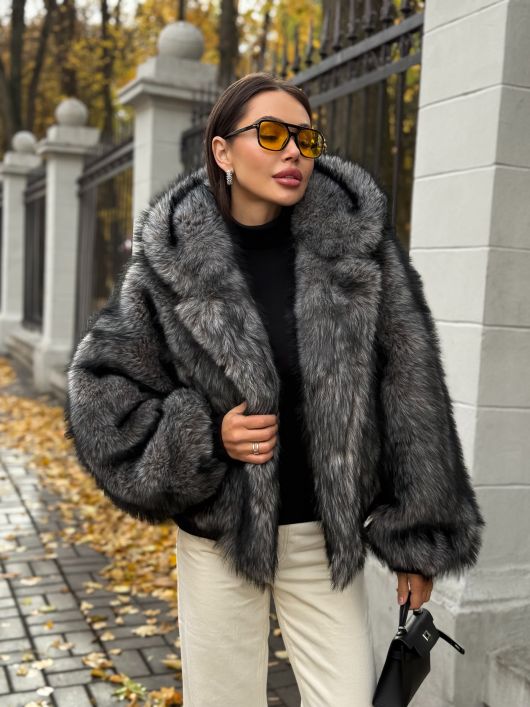 Шубка укороченная из экомеха, серый