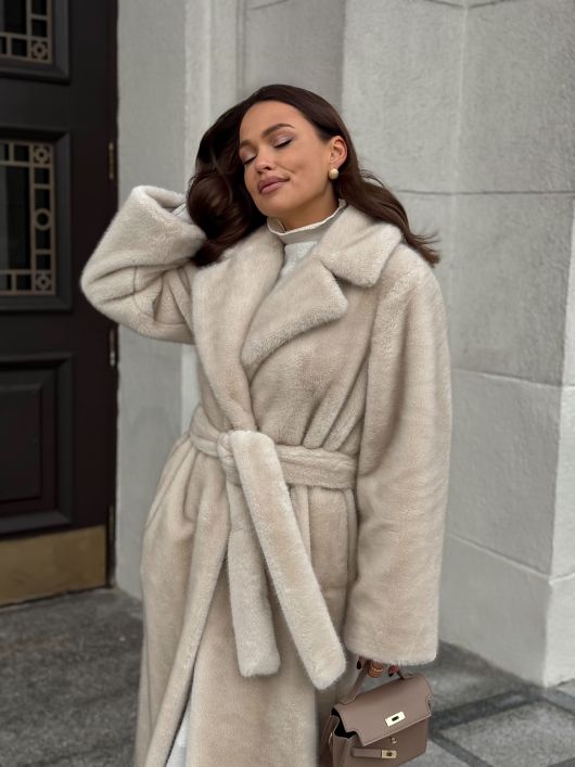 Шубка "волк" в макси длине, бежевый