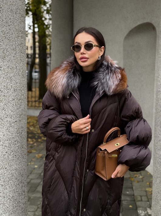Пуховик в длине с мехом лисы, черный
