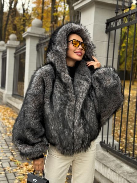 Шубка укороченная из экомеха, серый