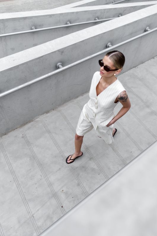 Жилет в полоску, кремовый