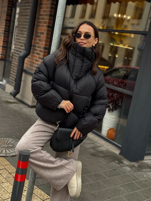 Пуховик укороченный с воротником-стойкой, черный