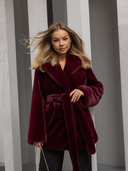 Шубка "волк" в средней длине, бургунди