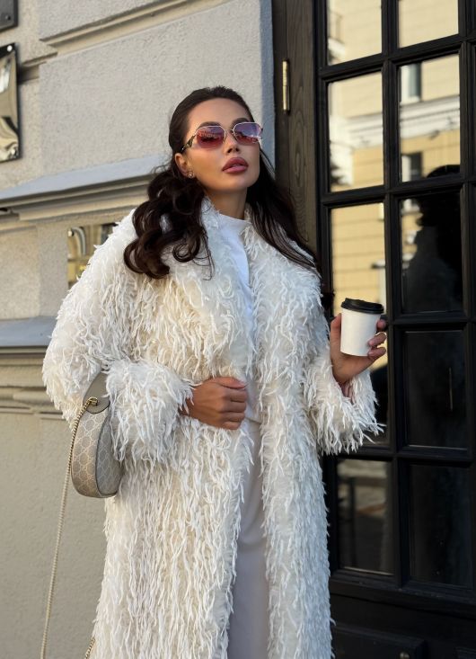 Шубка с перьями, белый