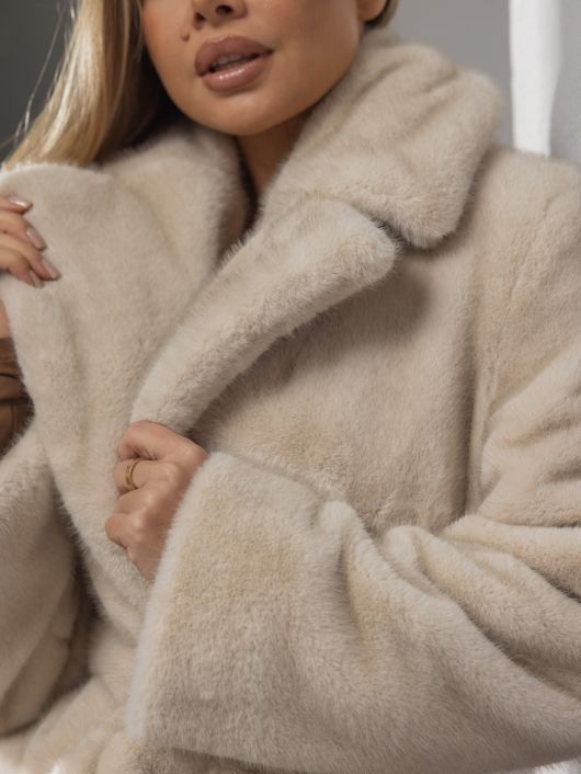 Шубка "волк" в средней длине, бежевый