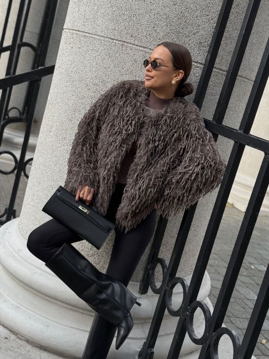 Бомбер укороченный с перьями, шоколадный