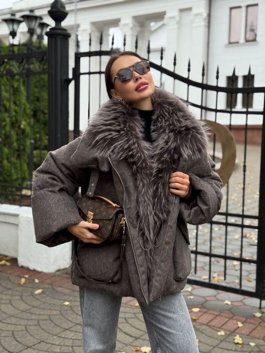 Пуховик с мехом лисы из мохера, шоколадный