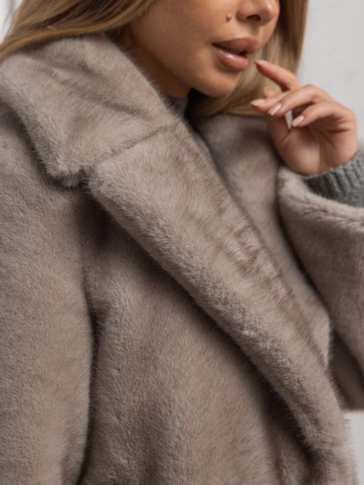 Шубка "волк" в средней длине, серый