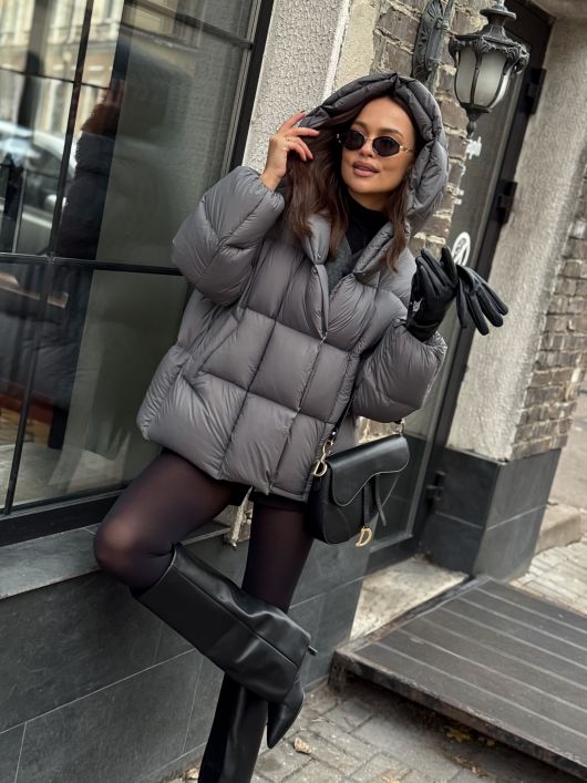 Пуховик укороченный с капюшоном, графитовый